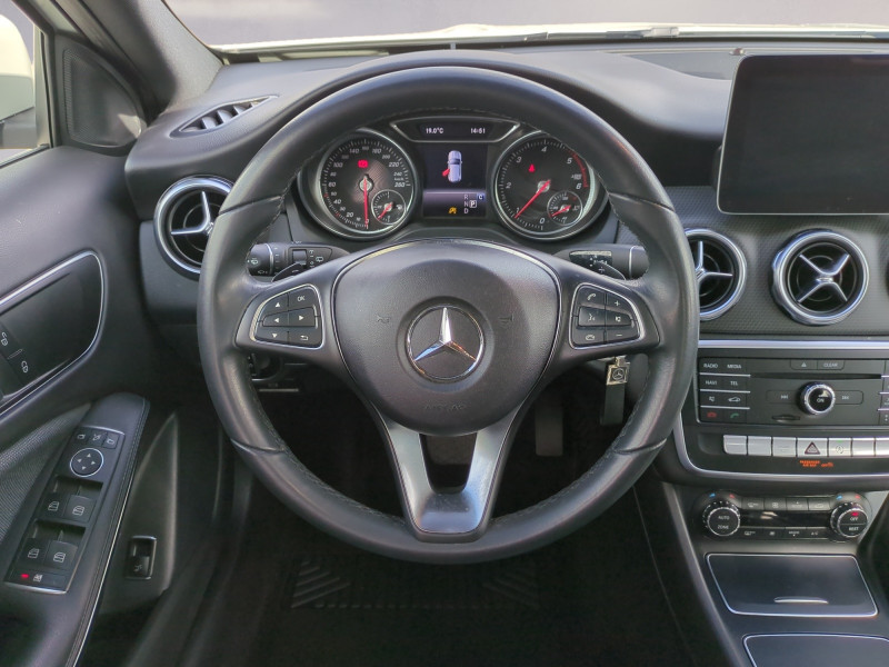 Photo 4 de l'offre de MERCEDES-BENZ GLA 180 D INSPIRATION 7G-DCT à 19900€ chez Automobiles 25