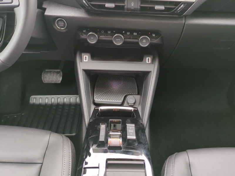 Photo 8 Citroen C4 1.2 HYBRIDE 145CH S&S MAX AUTOMATIQUE -33 % Hybride GRIS MERCURY / TOIT  en vente chez Automobiles 25 Photo 8 de l'offre de CITROEN C4 1.2 HYBRIDE 145CH S&S MAX AUTOMATIQUE -33 % à 24499€ chez Automobiles 25