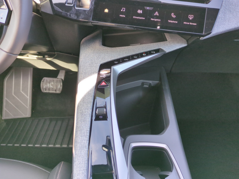 Photo 8 de l'offre de PEUGEOT 3008 1.2 HYBRID 145CH ALLURE E-DCS6 -29% à 30999€ chez Automobiles 25
