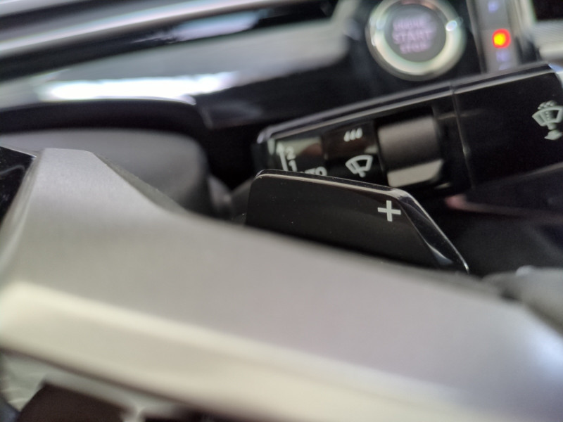Photo 16 de l'offre de PEUGEOT 3008 1.2 HYBRID 145CH ALLURE E-DCS6 -29% à 30999€ chez Automobiles 25
