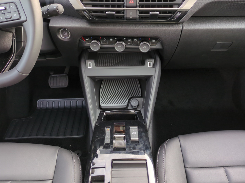 Photo 8 Citroen C4 MAX HYBRIDE 145 E-DCS6 -31% Hybride BLANC OKÉNITE / TOIT en vente chez Automobiles 25 Photo 8 de l'offre de CITROEN C4 MAX HYBRIDE 145 E-DCS6 -31% à 24499€ chez Automobiles 25