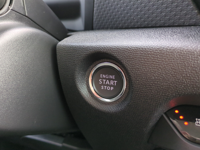 Photo 17 Citroen C4 MAX HYBRIDE 145 E-DCS6 -31% Hybride BLANC OKÉNITE / TOIT en vente chez Automobiles 25 Photo 17 de l'offre de CITROEN C4 MAX HYBRIDE 145 E-DCS6 -31% à 24499€ chez Automobiles 25