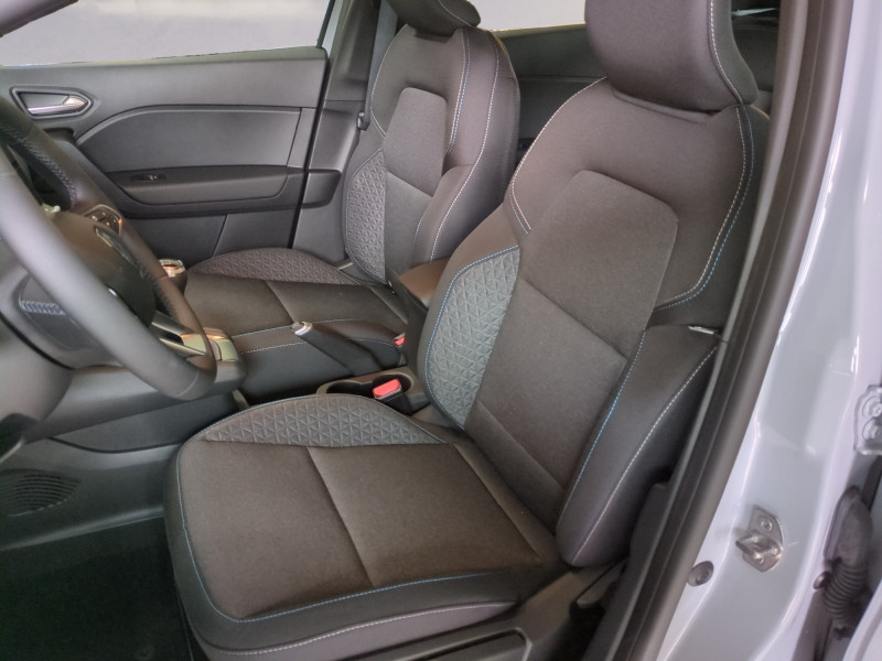 Photo 5 de l'offre de RENAULT CAPTUR II 1.0 TCE 90CH EVOLUTION - 27 % à 20299€ chez Automobiles 25