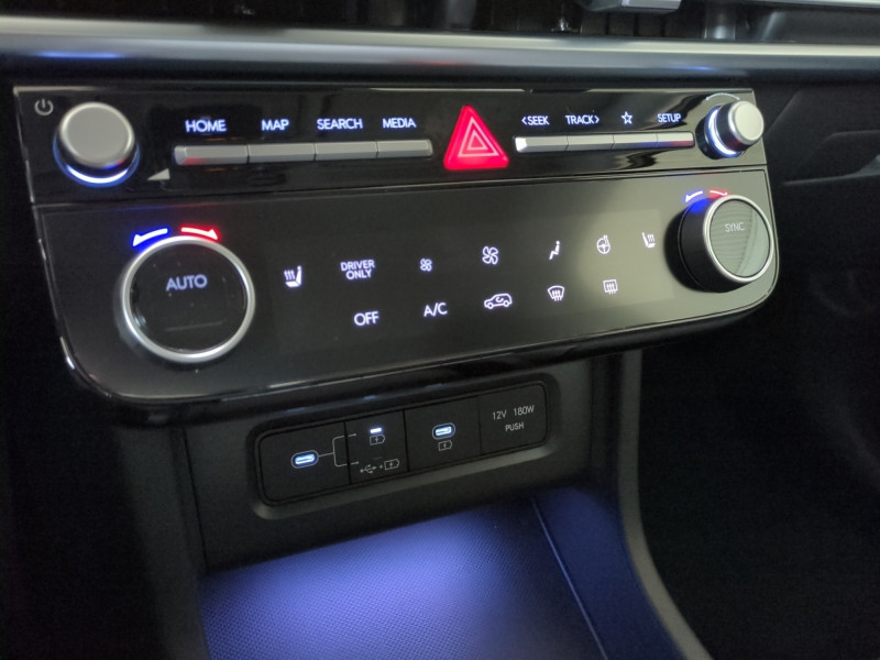 Photo 14 de l'offre de HYUNDAI TUCSON 1.6 T-GDI 215CH HYBRID CREATIVE -21% à 35999€ chez Automobiles 25