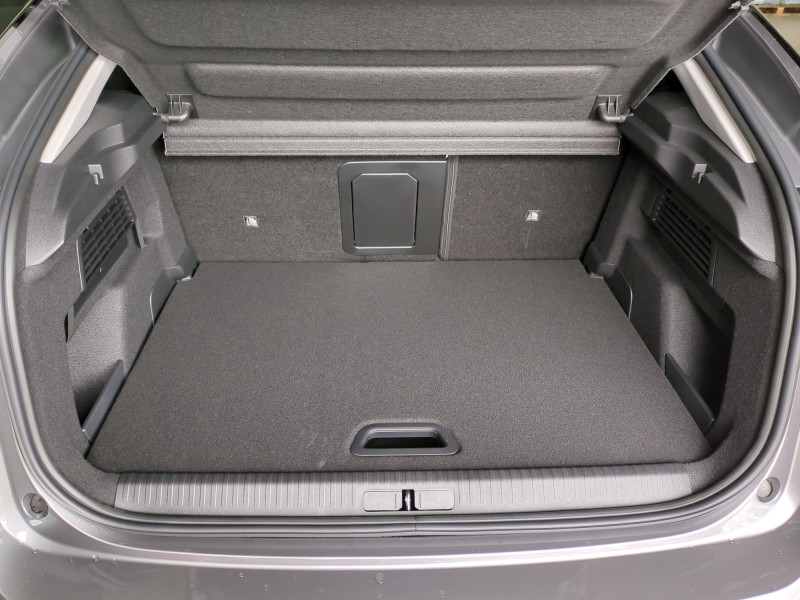Photo 19 Citroen C4 1.2 HYBRIDE 145CH S&S MAX AUTOMATIQUE -31% Hybride GRIS MERCURY / TOIT  en vente chez Automobiles 25 Photo 19 de l'offre de CITROEN C4 1.2 HYBRIDE 145CH S&S MAX AUTOMATIQUE -31% à 24499€ chez Automobiles 25