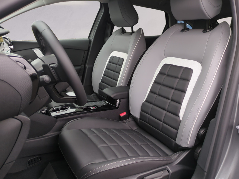 Photo 5 Citroen C4 1.2 HYBRIDE 145CH S&S MAX AUTOMATIQUE -31% Hybride GRIS MERCURY / TOIT  en vente chez Automobiles 25 Photo 5 de l'offre de CITROEN C4 1.2 HYBRIDE 145CH S&S MAX AUTOMATIQUE -31% à 24499€ chez Automobiles 25