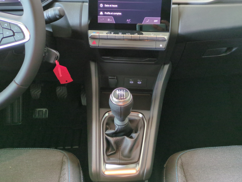Photo 8 de l'offre de RENAULT CAPTUR II 1.0 TCE 90CH EVOLUTION - 26% à 20999€ chez Automobiles 25