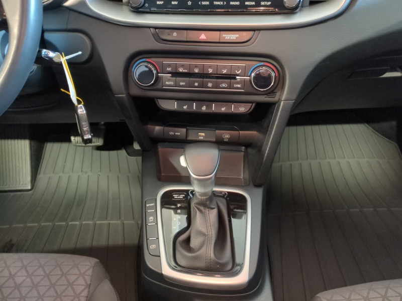 Photo 8 de l'offre de KIA CEED 1.5 T-GDI 140CH ACTIVE DCT7 à 20990€ chez Automobiles 25