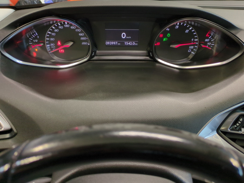 Photo 7 Peugeot 308 1.6 BLUEHDI 120CH S&S ALLURE BUSINESS Diesel BLANC en vente chez Automobiles 25 Photo 7 de l'offre de PEUGEOT 308 1.6 BLUEHDI 120CH S&S ALLURE BUSINESS à 12990€ chez Automobiles 25