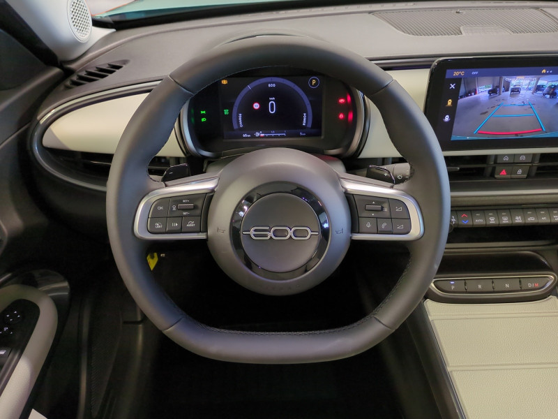 Photo 4 Fiat 600 1.2 HYBRID TURBO 145CH LA PRIMA DCT6 -22% Hybride VERT SKY / TOIT NOIR en vente chez Automobiles 25 Photo 4 de l'offre de FIAT 600 1.2 HYBRID TURBO 145CH LA PRIMA DCT6 -22% à 25998€ chez Automobiles 25