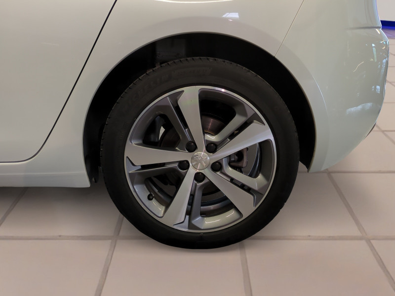 Photo 19 Peugeot 308 1.6 BLUEHDI 120CH S&S ALLURE BUSINESS Diesel BLANC en vente chez Automobiles 25 Photo 19 de l'offre de PEUGEOT 308 1.6 BLUEHDI 120CH S&S ALLURE BUSINESS à 12990€ chez Automobiles 25