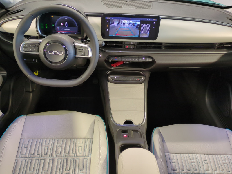Photo 3 Fiat 600 1.2 HYBRID TURBO 145CH LA PRIMA DCT6 -22% Hybride VERT SKY / TOIT NOIR en vente chez Automobiles 25 Photo 3 de l'offre de FIAT 600 1.2 HYBRID TURBO 145CH LA PRIMA DCT6 -22% à 25998€ chez Automobiles 25