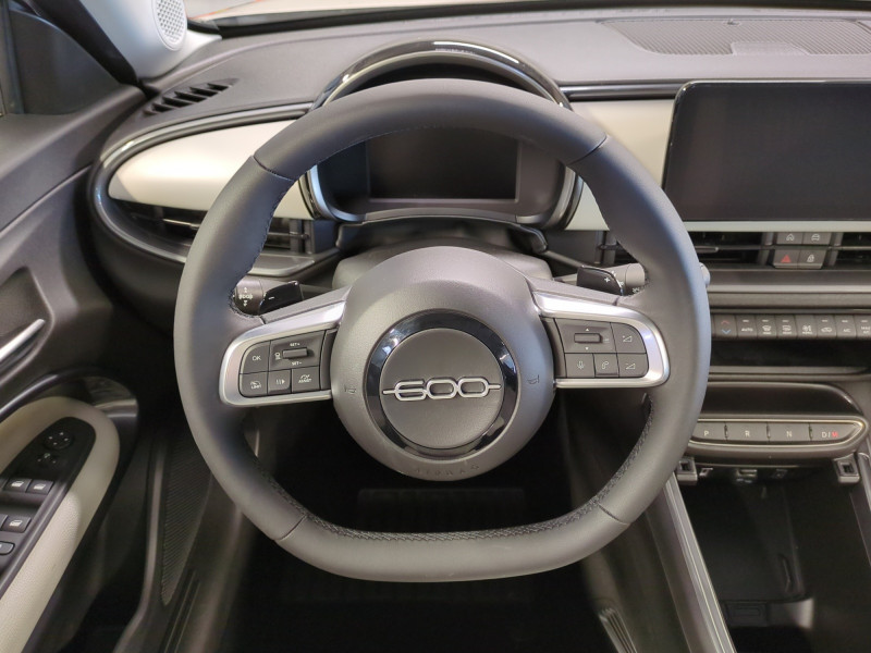 Photo 4 de l'offre de FIAT 600 1.2 HYBRID TURBO 145CH LA PRIMA DCT6 -22% à 25998€ chez Automobiles 25