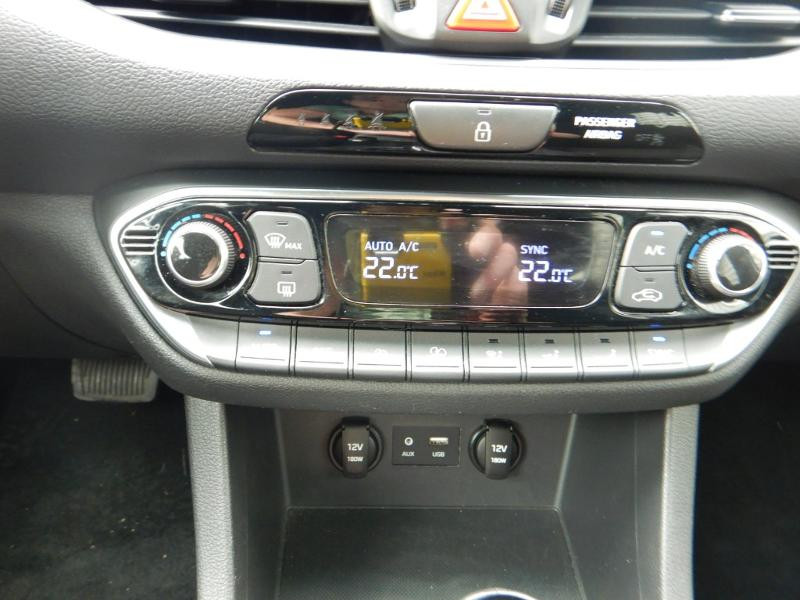 Photo 14 de l'offre de HYUNDAI i30 1.6 CRDi 115ch Edition Navi DCT-7 Euro6d-T à 15990€ chez Garage Bazin