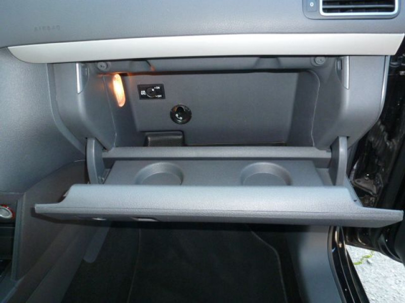 Photo 34 de l'offre de VOLKSWAGEN TOURAN 1.6 TDI 105CH FAP CONFORTLINE à 19350€ chez Azur Automobile