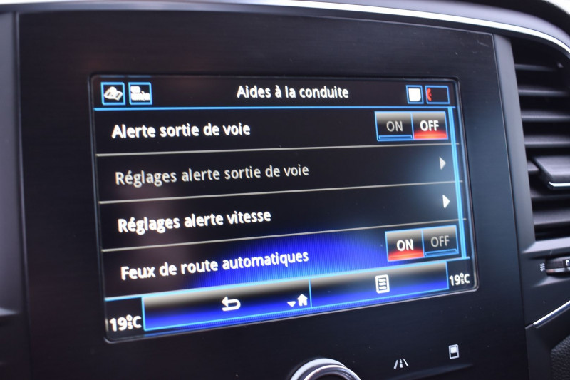 Photo 12 de l'offre de RENAULT MEGANE IV 1.3 TCE 140CH FAP BUSINESS EDC à 18990€ chez Garage Charrier