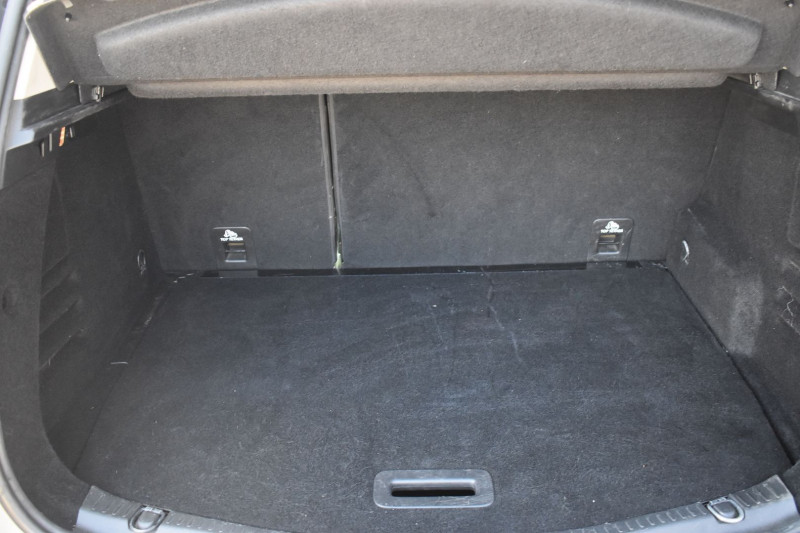 Photo 5 de l'offre de RENAULT SCENIC IV 1.7 BLUE DCI 120CH BUSINESS à 13290€ chez Garage Charrier
