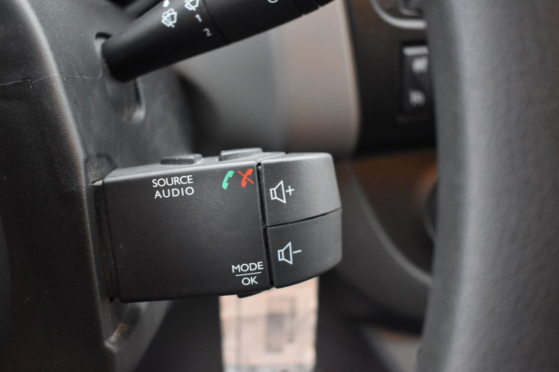 Photo 9 de l'offre de RENAULT TRAFIC III FG L2H1 1200 1.6 DCI 95CH GRAND CONFORT EURO6 à 20990€ chez Garage Charrier