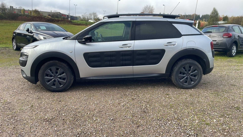 Photo 2 de l'offre de CITROEN C4 CACTUS BLUEHDI 100 FEEL BUSINESS S&S 82G à 7900€ chez François-Pierre automobiles