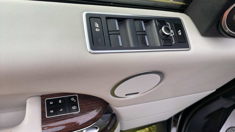 Photo 13 de l'offre de LAND-ROVER RANGE ROVER 4.4 SDV8 339 VOGUE SWB MARK V à 41900€ chez François-Pierre automobiles