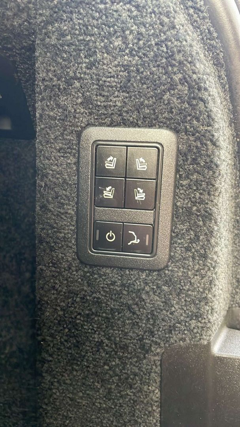 Photo 14 de l'offre de LAND-ROVER RANGE ROVER 4.4 SDV8 339 VOGUE SWB MARK V à 41900€ chez François-Pierre automobiles