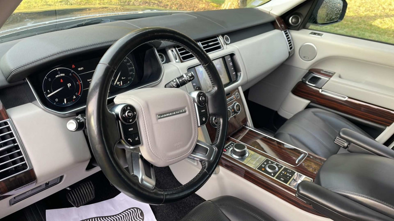 Photo 10 de l'offre de LAND-ROVER RANGE ROVER 4.4 SDV8 339 VOGUE SWB MARK V à 41900€ chez François-Pierre automobiles