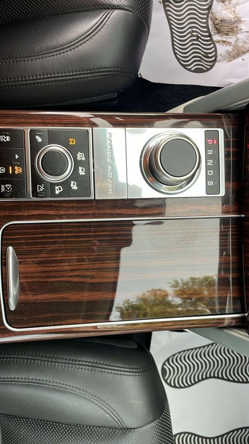 Photo 9 de l'offre de LAND-ROVER RANGE ROVER 4.4 SDV8 339 VOGUE SWB MARK V à 41900€ chez François-Pierre automobiles