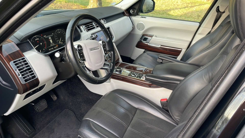 Photo 5 de l'offre de LAND-ROVER RANGE ROVER 4.4 SDV8 339 VOGUE SWB MARK V à 41900€ chez François-Pierre automobiles