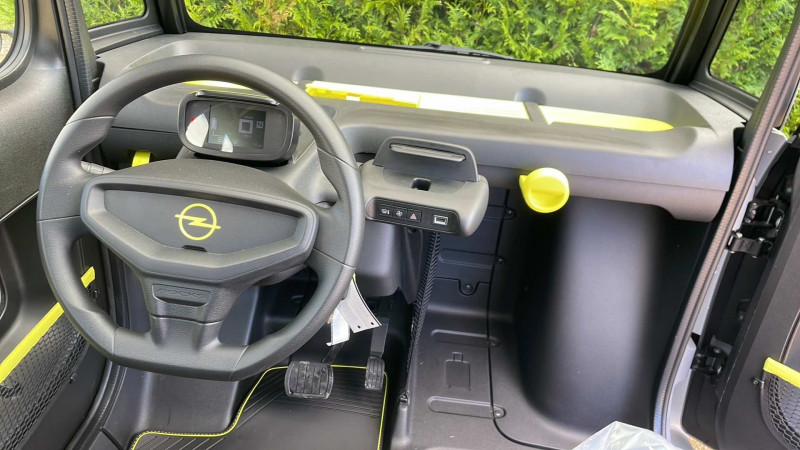 Photo 2 de l'offre de OPEL ROCKS-E TEKNO à 8900€ chez François-Pierre automobiles