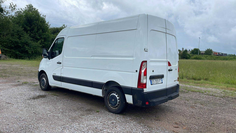Photo 2 de l'offre de RENAULT MASTER III FG F3500 L2H2 2.3 DCI 145CH ENERGY CONFORT EURO6 à 12000€ chez François-Pierre automobiles