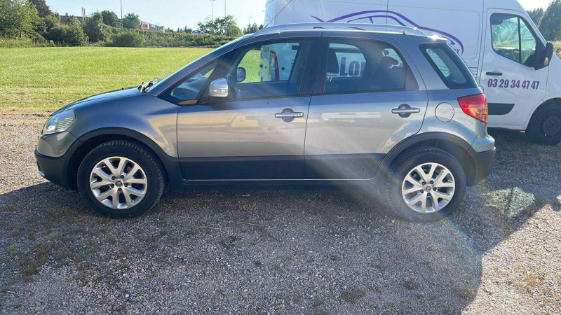 Photo 4 de l'offre de FIAT SEDICI 2.0 MULTIJET 16V 135CH EMOTION 4X4 à 5900€ chez François-Pierre automobiles