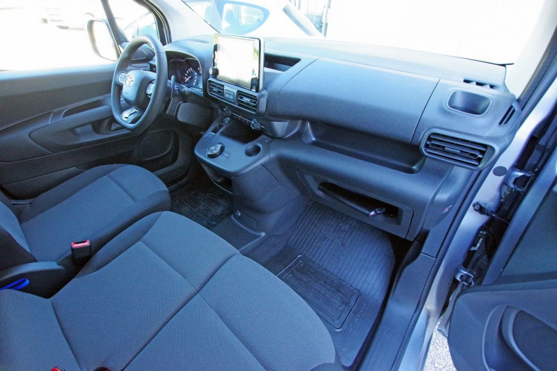 Photo 4 de l'offre de TOYOTA PROACE CITY LOCATION - LONG 130 D-4D BUSINESS LOOK BVA à 0€ chez ACCEL' AUTO