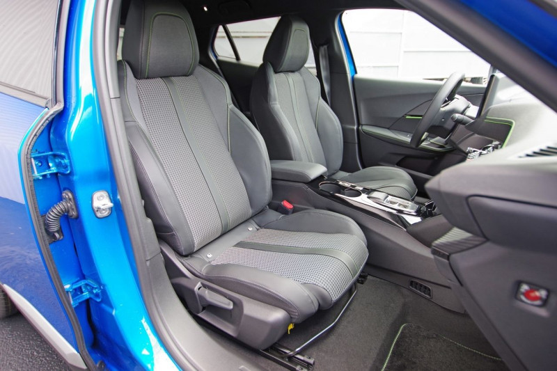 Photo 11 de l'offre de PEUGEOT 2008 E-2008 136CH GT ELECTRIQUE à 31900€ chez ACCEL' AUTO