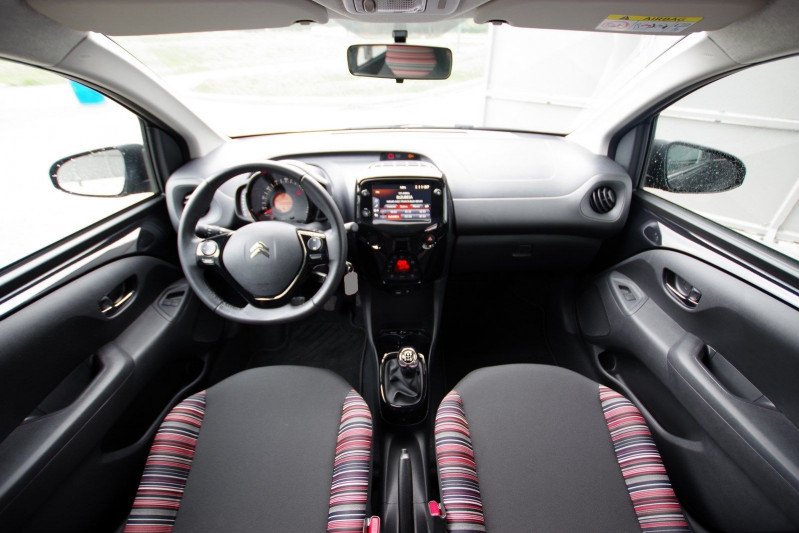 Photo 3 de l'offre de CITROEN C1 VTI 72 S&S SHINE 5P à 12350€ chez ACCEL' AUTO