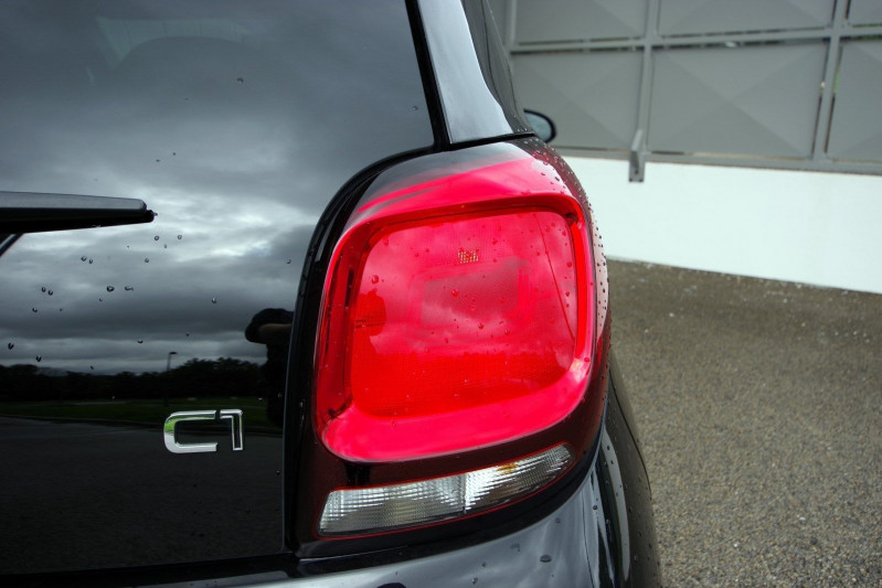 Photo 10 de l'offre de CITROEN C1 VTI 72 S&S SHINE 5P à 12350€ chez ACCEL' AUTO