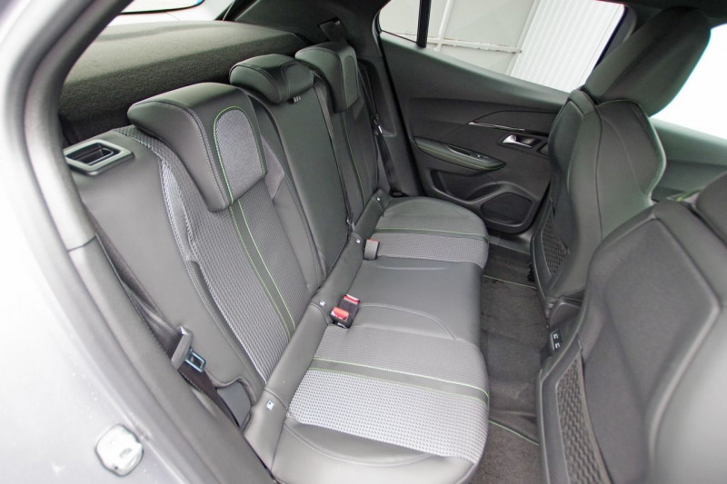 Photo 8 de l'offre de PEUGEOT 2008 LOCATION - E-2008 136CH  GT ELECTRIQUE à 348€ chez ACCEL' AUTO