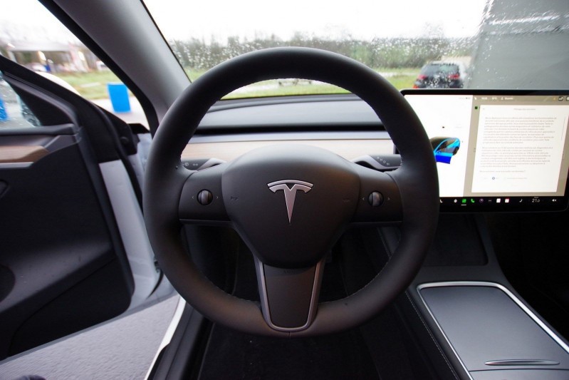 Photo 4 de l'offre de TESLA MODEL Y STANDARD RWD à 35000€ chez ACCEL' AUTO