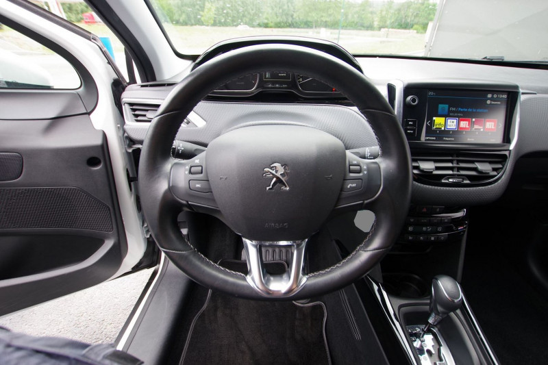 Photo 6 de l'offre de PEUGEOT 2008 1.2 PURETECH 110CH ALLURE S&S EAT6 à 15900€ chez ACCEL' AUTO