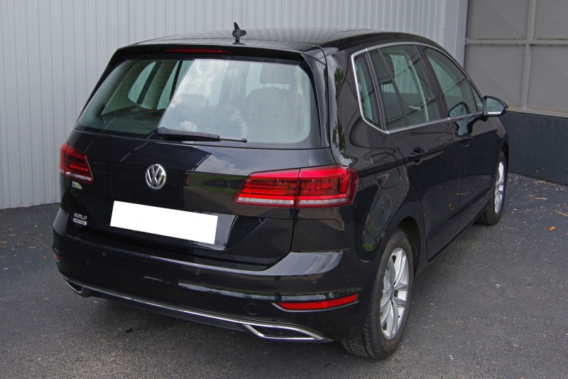 Photo 2 de l'offre de VOLKSWAGEN GOLF SPORTSVAN 1.5 TSI 130CH ACT HIGHLINE à 18500€ chez ACCEL' AUTO