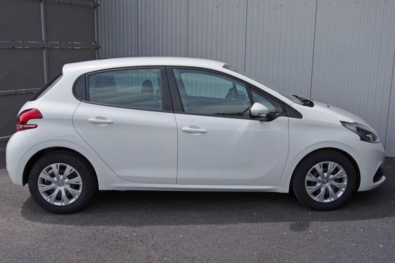 Photo 12 de l'offre de PEUGEOT 208 BLUEHDI 100 ACTIVE BUSINESS 5P à 13980€ chez ACCEL' AUTO