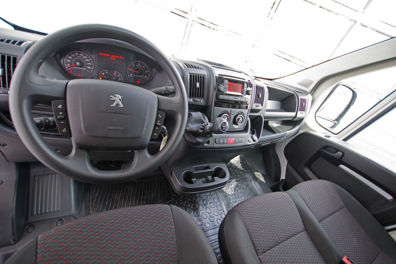 Photo 4 de l'offre de PEUGEOT BOXER FG L2H2 3.5 140CH BLUEHDI S&S à 29990€ chez ACCEL' AUTO