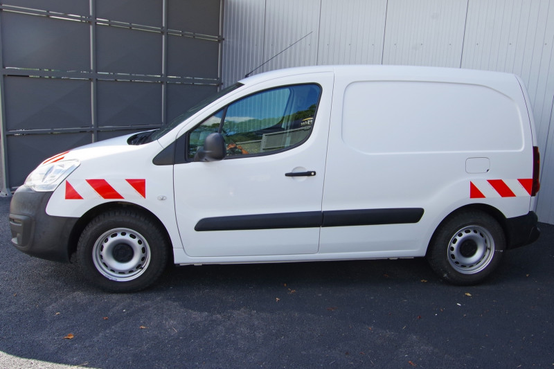 Photo 8 de l'offre de CITROEN BERLINGO 1.6 BLUEHDI 100CH CLUB à 13900€ chez ACCEL' AUTO