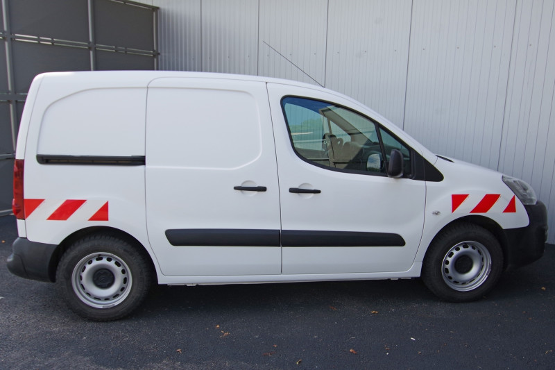 Photo 9 de l'offre de CITROEN BERLINGO 1.6 BLUEHDI 100CH CLUB à 13900€ chez ACCEL' AUTO