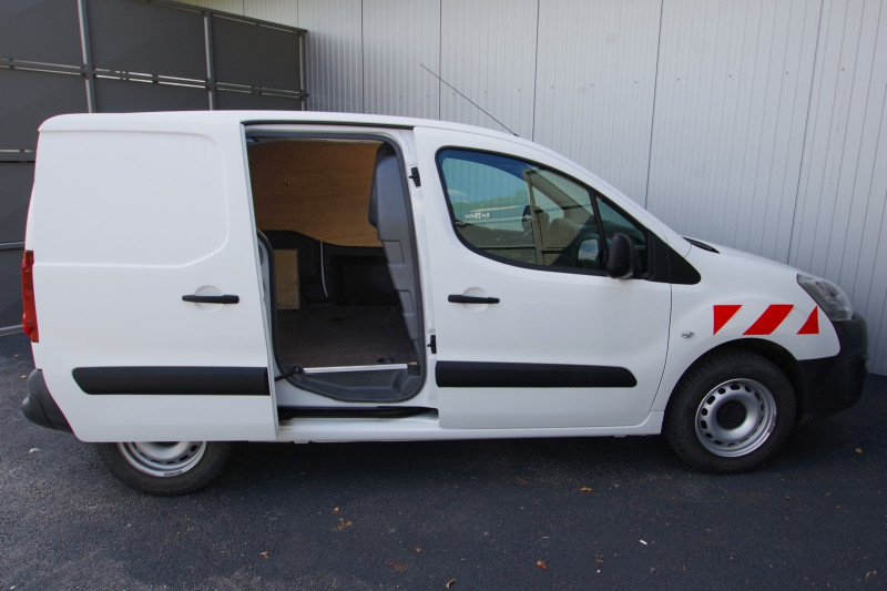 Photo 6 de l'offre de CITROEN BERLINGO 1.6 BLUEHDI 100CH CLUB à 13900€ chez ACCEL' AUTO