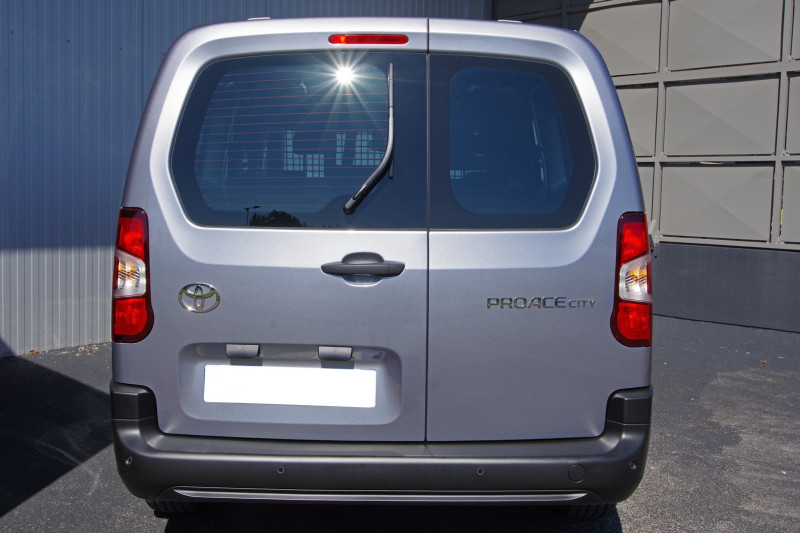 Photo 18 de l'offre de TOYOTA PROACE CITY LONG 1.5 130 BVA8 CABINE APPROFONDIE à 27900€ chez ACCEL' AUTO