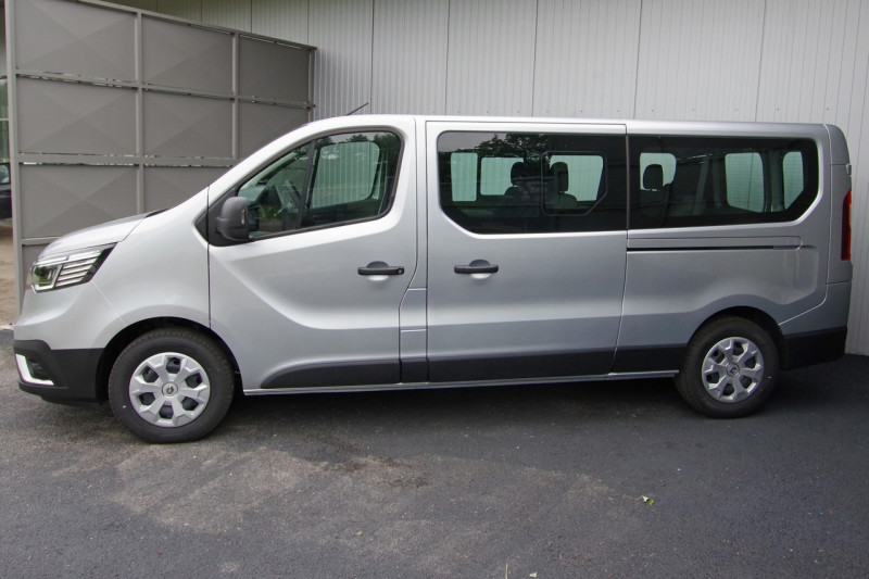 Photo 17 de l'offre de RENAULT TRAFIC III COMBI L2 BLUE DCI 150CH ZEN 9 PLACES à 39980€ chez ACCEL' AUTO