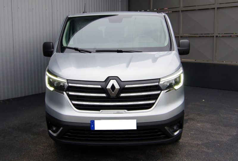 Photo 19 de l'offre de RENAULT TRAFIC III COMBI L2 BLUE DCI 150CH ZEN 9 PLACES à 39980€ chez ACCEL' AUTO