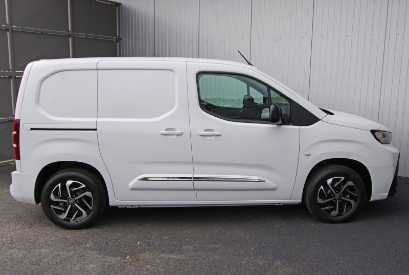 Photo 15 de l'offre de TOYOTA PROACE CITY MEDIUM 100 D-4D START LOOK CONFORT à 22990€ chez ACCEL' AUTO