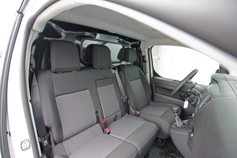 Photo 8 de l'offre de TOYOTA PROACE MEDIUM 2.0 D-4D 140 BUSINESS à 28200€ chez ACCEL' AUTO