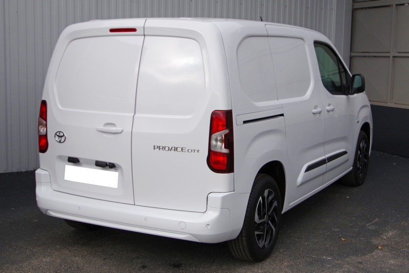 Photo 2 de l'offre de TOYOTA PROACE CITY MEDIUM 100 D-4D START LOOK CONFORT à 22990€ chez ACCEL' AUTO